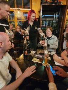 Winnaars-pubquiz-tcafeeke-kroeg-café-gezelligheidsdieren-uden-brabant-quiz-prijs